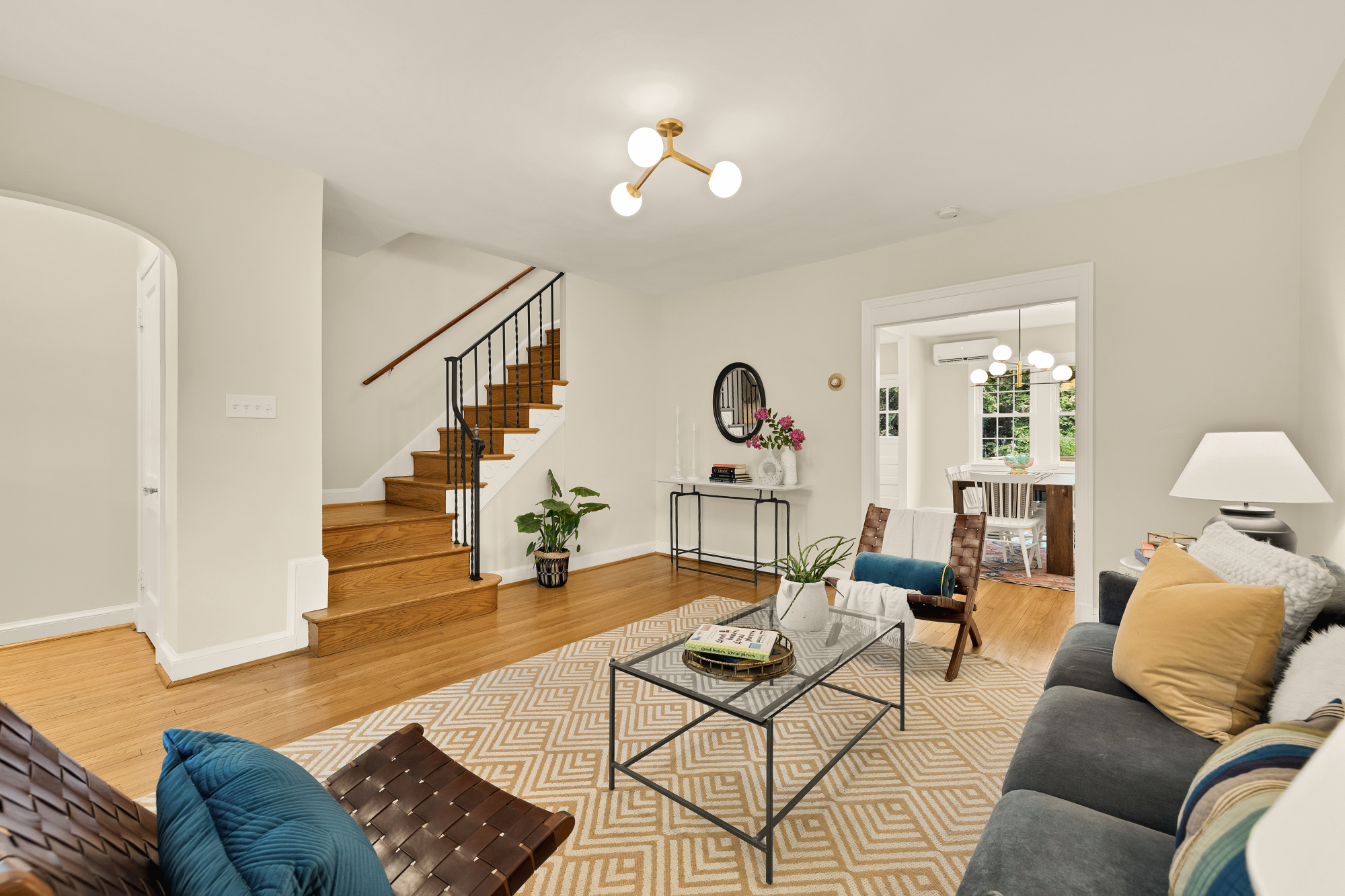 922 Perry PL NE  Stairs